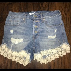 mossimo distressed lace trim denim shorts 🌻